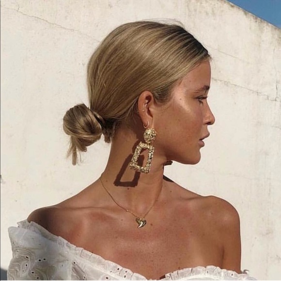Jewelry - Zara gold raised design earrings
